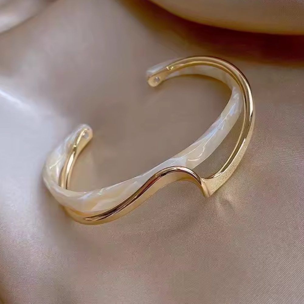 Sculptural Gold Cuff Bracelet | Elegant Statement Piece